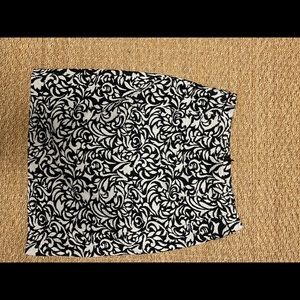Black and white pencil skirt